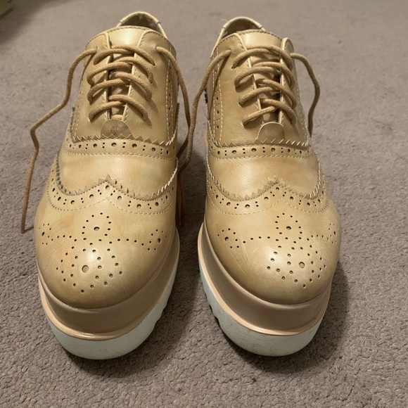 Sneaker Platforms - Picture 2 of 4